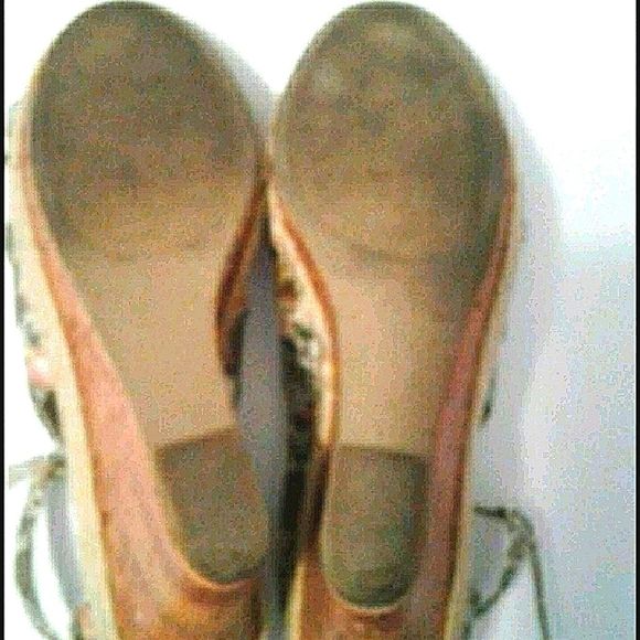 Material Girl Boho Retro Y2K Grayish Floral Beachy Platform Sandals - Picture 7 of 9